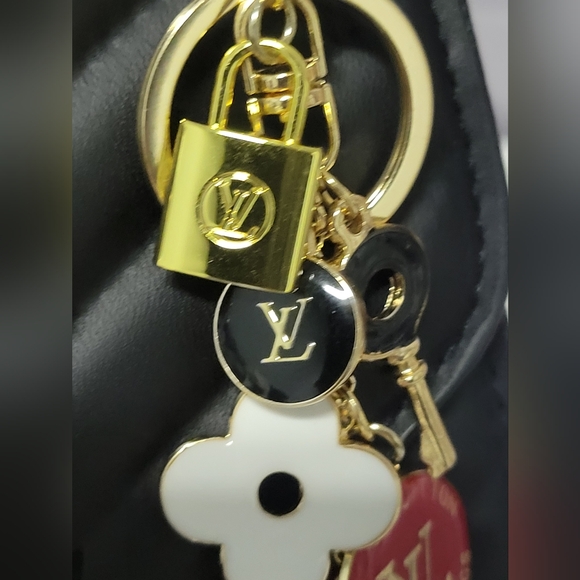 LV Trunks & Bags Multi Charm Keychain/Bag Charm, New - Picture 6 of 6